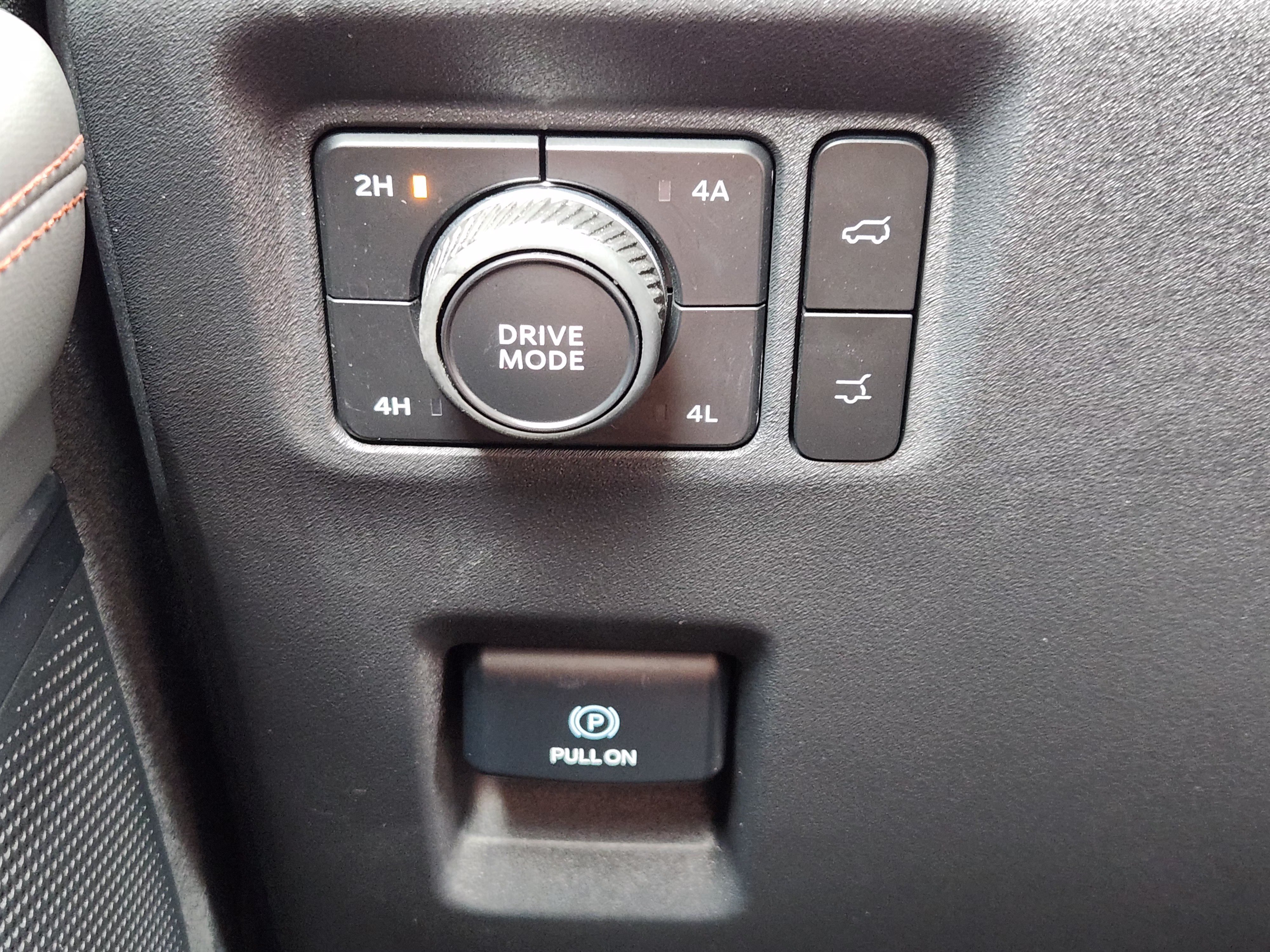 Certified 2025 Ford Expedition Active AWD/4WD image 23