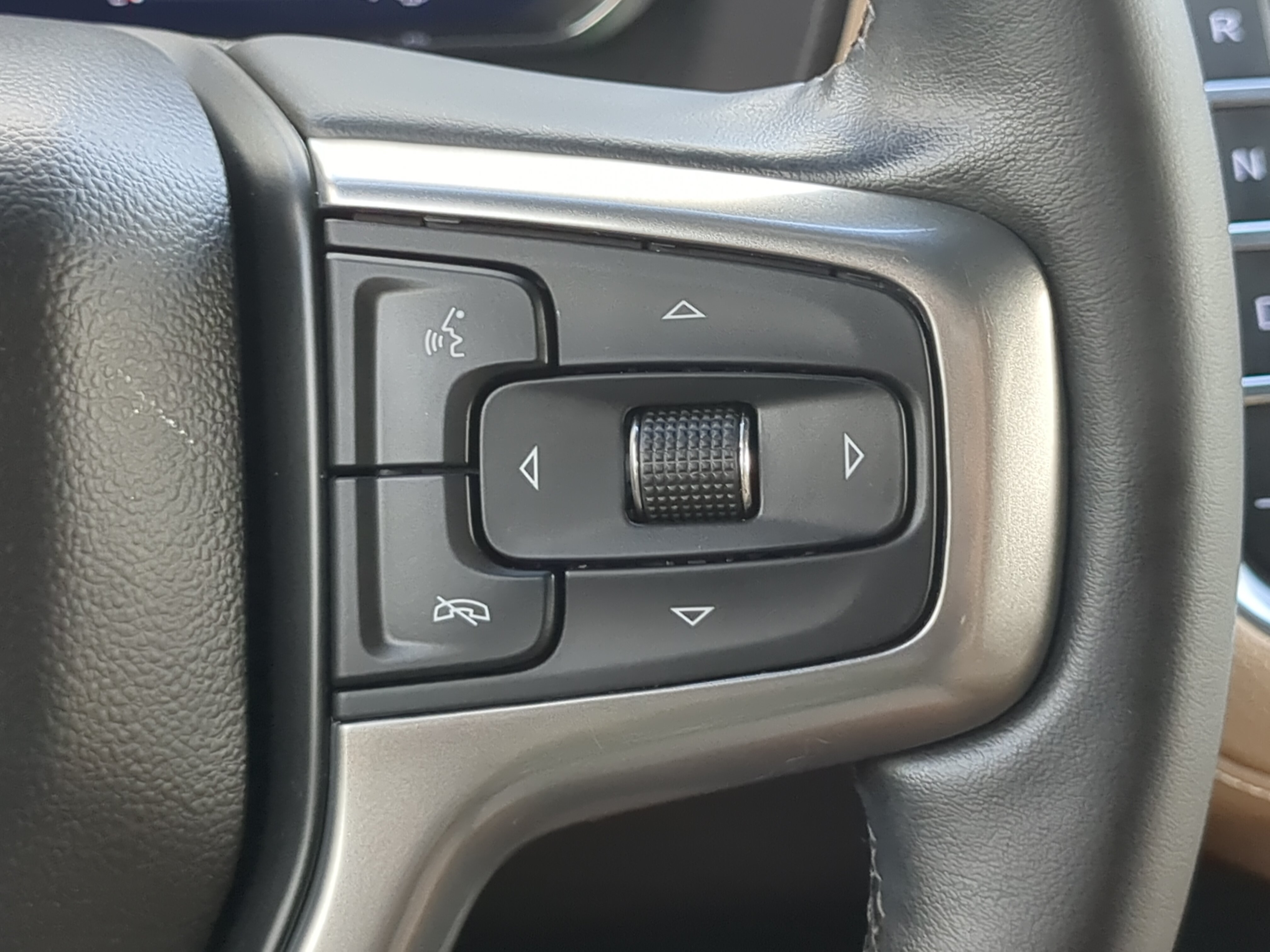 Used 2023 Chevrolet Tahoe Premier AWD/4WD image 24