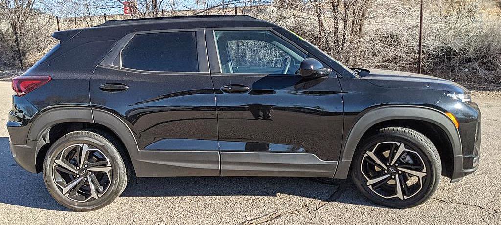Used 2023 Chevrolet TrailBlazer RS w/ Sun and Liftgate Package image 2
