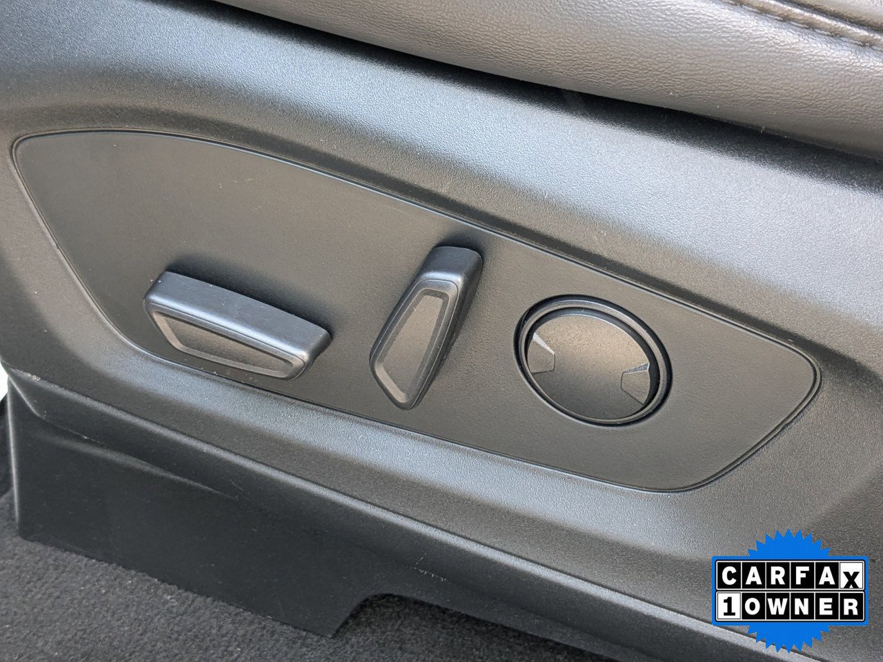 Certified 2022 Ford Explorer XLT w/ Equipment Group 202A image 24