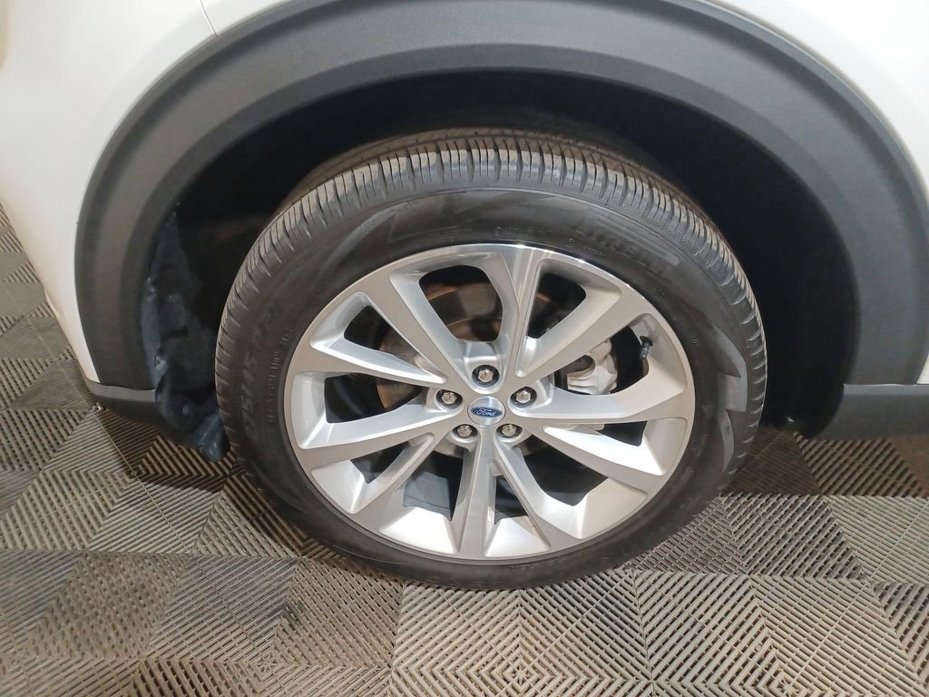 Certified 2023 Ford Explorer Platinum w/ Technology Package image 19