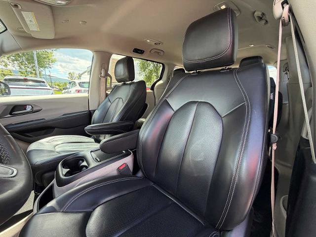 Used 2023 Chrysler Pacifica Touring-L FWD image 10