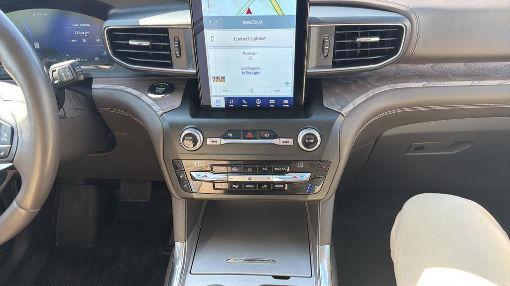 Certified 2020 Ford Explorer Platinum w/ Premium Technology Package image 18