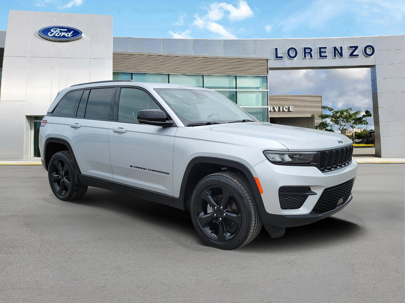 Used 2023 Jeep Grand Cherokee Altitude AWD/4WD image 3