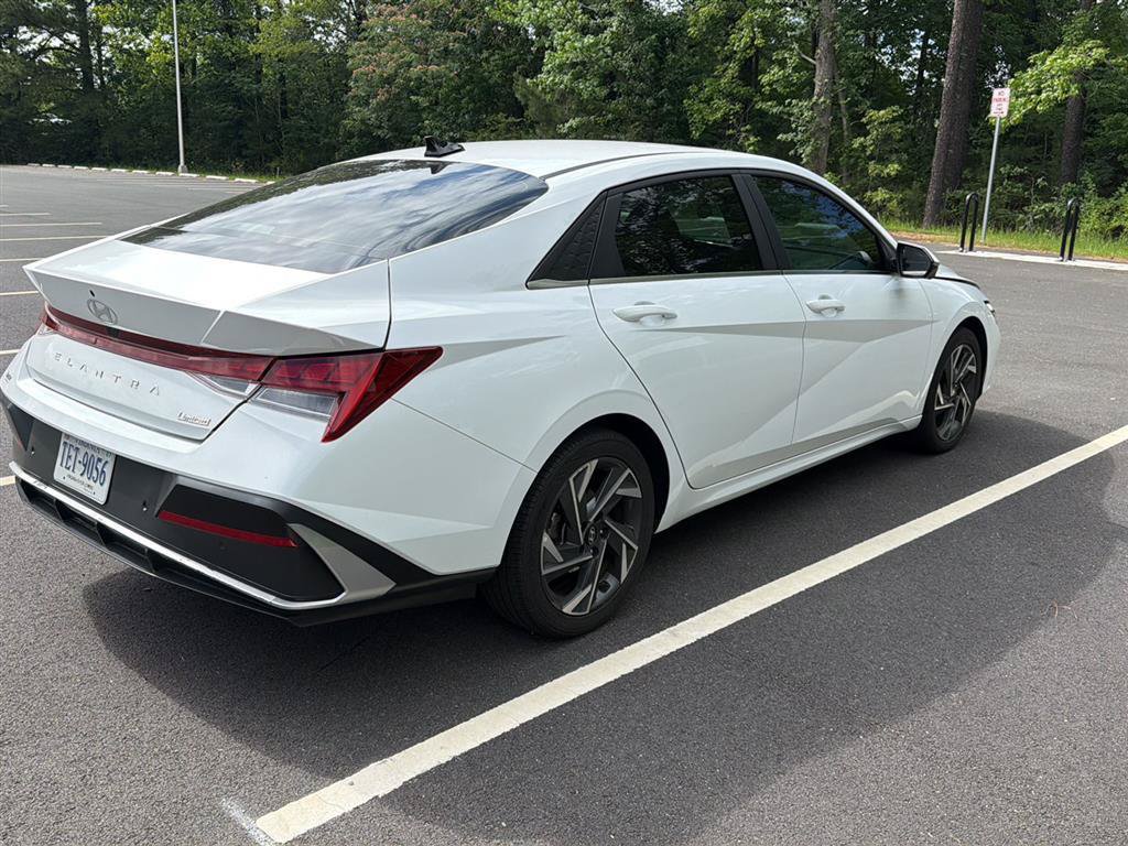Used 2024 Hyundai Elantra Limited FWD image 4