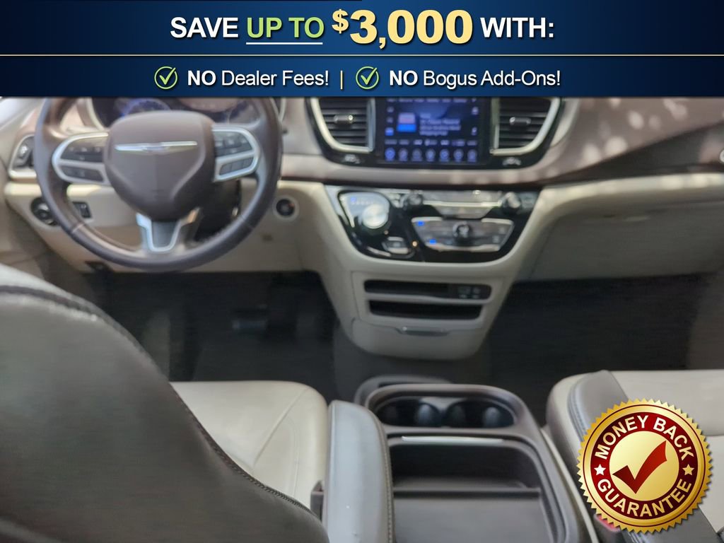 Used 2017 Chrysler Pacifica Touring-L FWD image 17