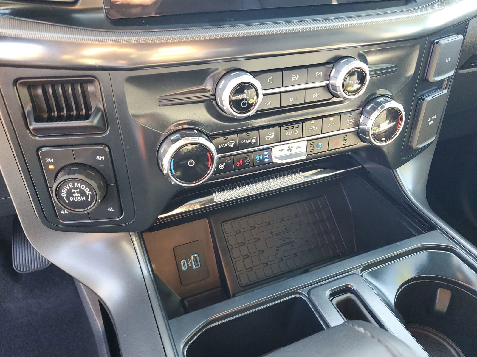 Certified 2024 Ford F150 Lariat w/ Equipment Group 502A High AWD/4WD image 26