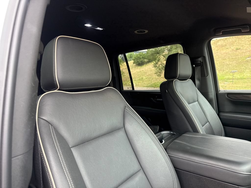 Used 2025 GMC Yukon XL Elevation AWD/4WD image 35