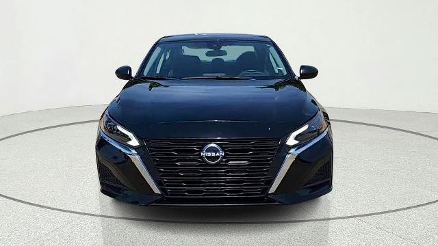 Used 2024 Nissan Altima 2.5 SV FWD image 2