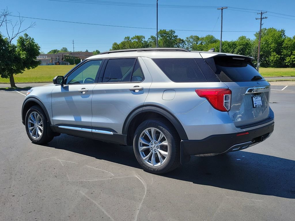 Certified 2023 Ford Explorer XLT w/ Equipment Group 202A AWD/4WD image 4