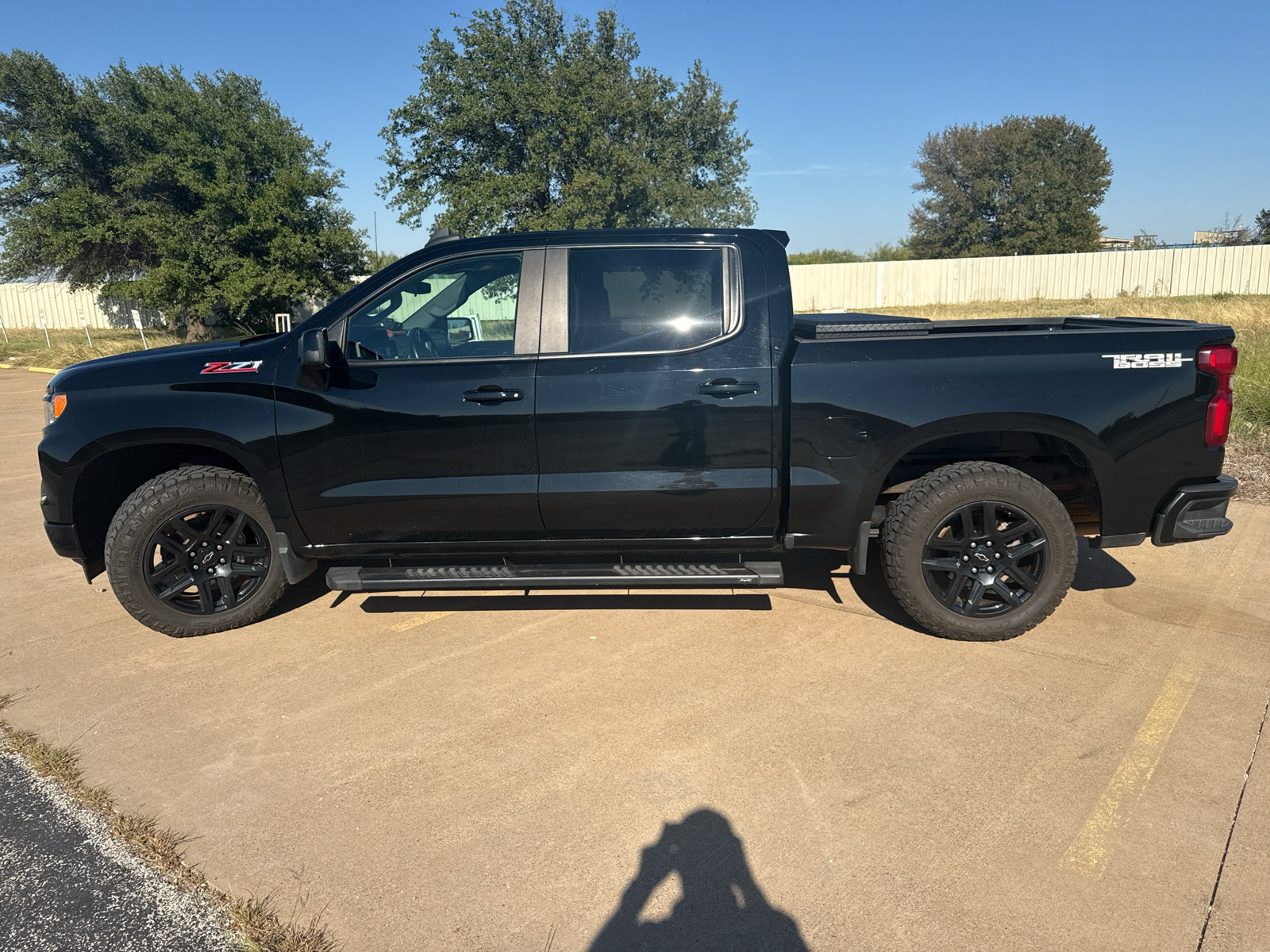 Used 2023 Chevrolet Silverado 1500 RST w/ Z71 Off-Road Package AWD/4WD image 2