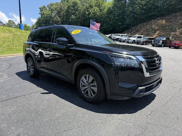 Used 2025 Nissan Pathfinder SV AWD/4WD image 3