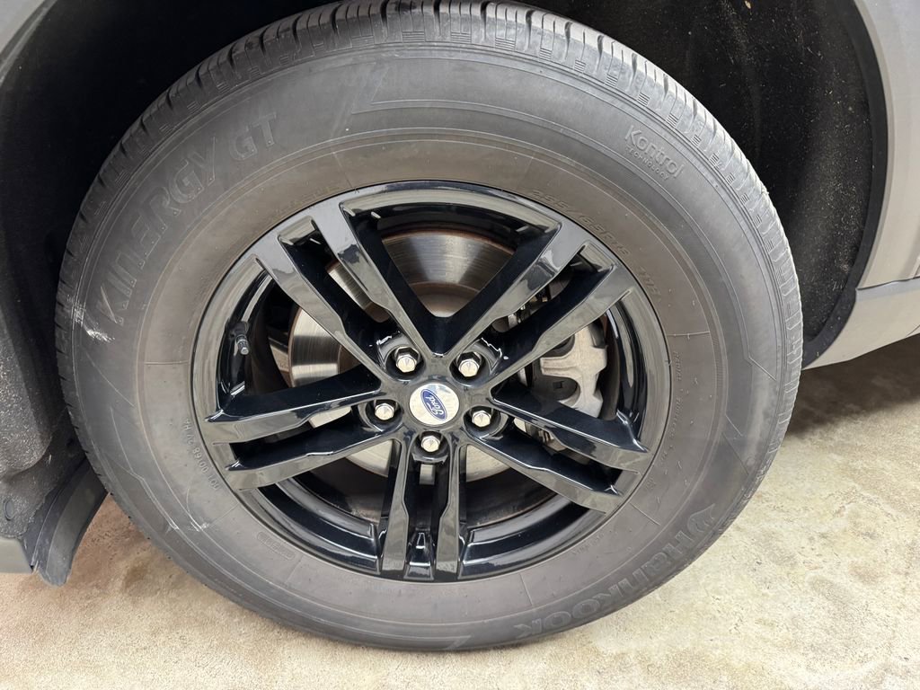 Certified 2023 Ford Explorer XLT w/ Class IV Trailer Tow Package AWD/4WD image 33