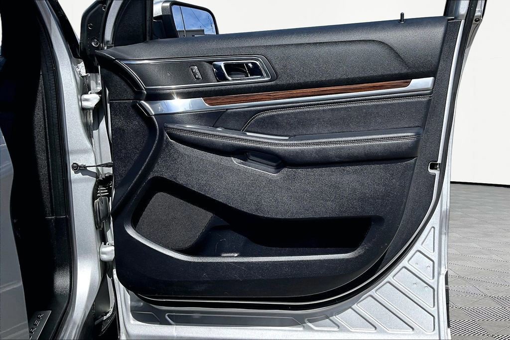 Certified 2019 Ford Explorer Limited w/ Class III Trailer Tow Package image 24