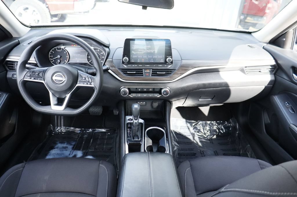 Used 2024 Nissan Altima 2.5 SV FWD image 18