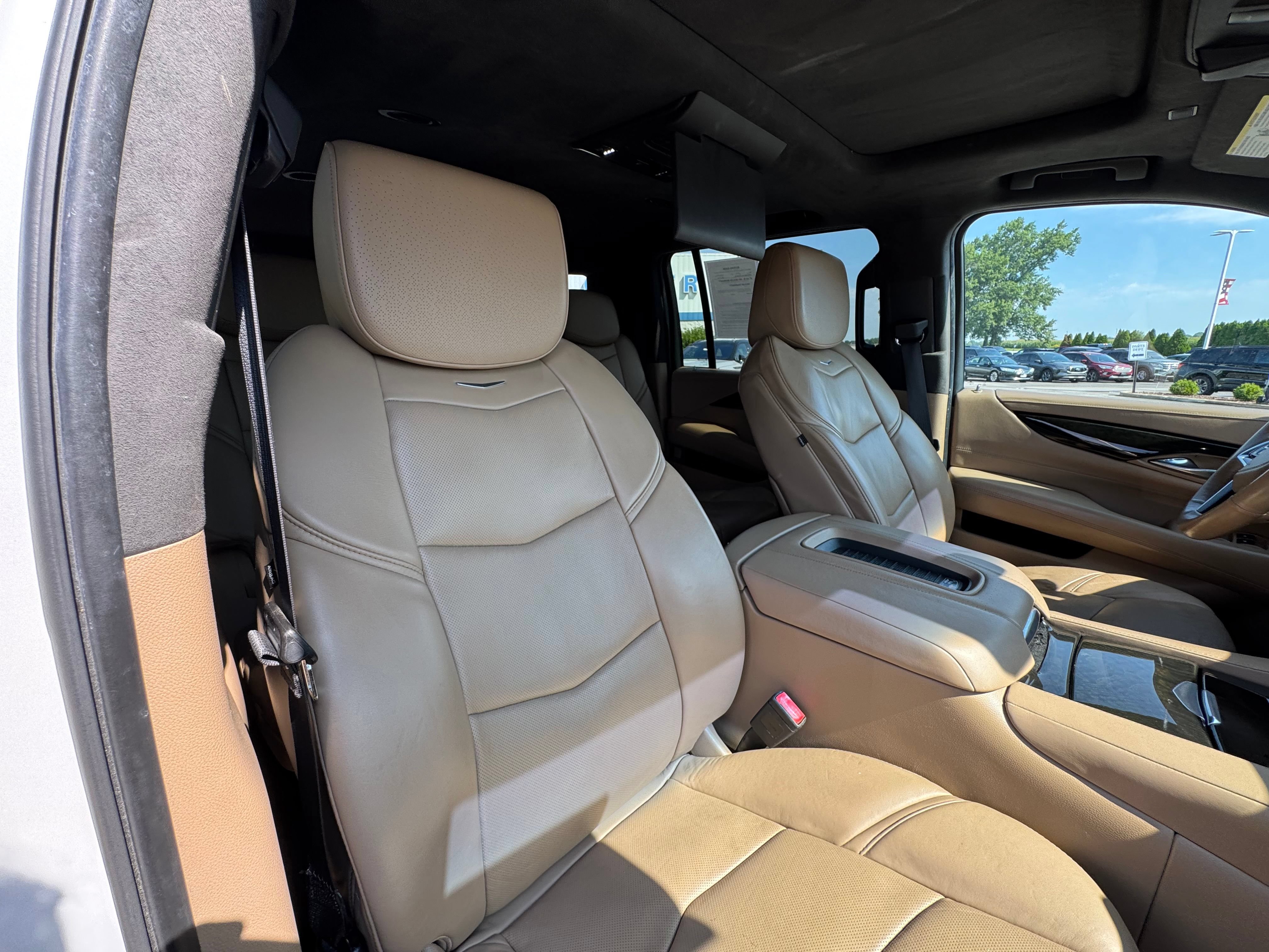 Used 2018 Cadillac Escalade ESV Platinum AWD/4WD image 9