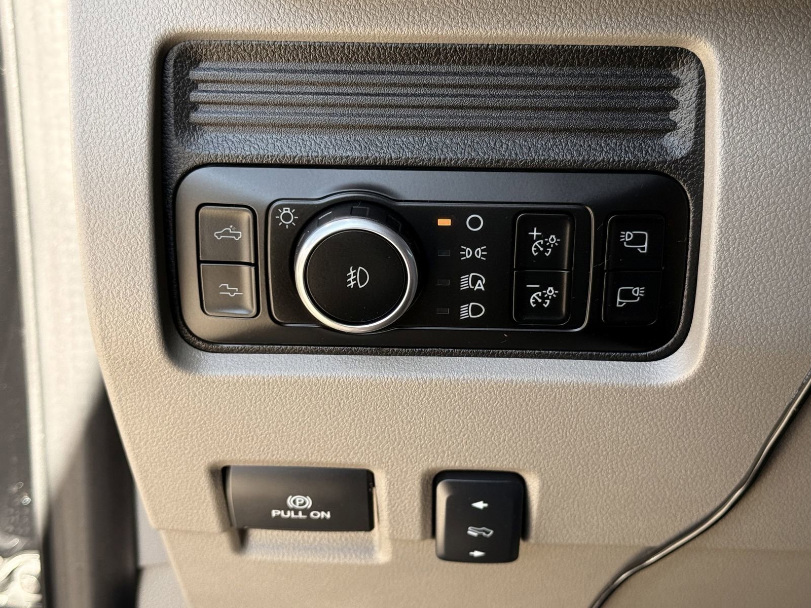 Certified 2025 Ford F350 Platinum w/ Platinum Plus Package image 24