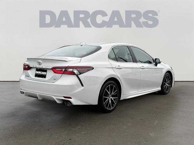 Used 2023 Toyota Camry SE image 3