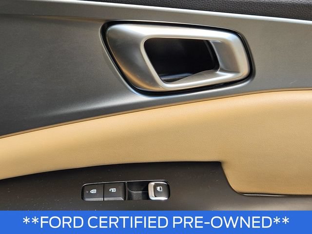 Used 2024 Kia Carnival LX FWD image 12