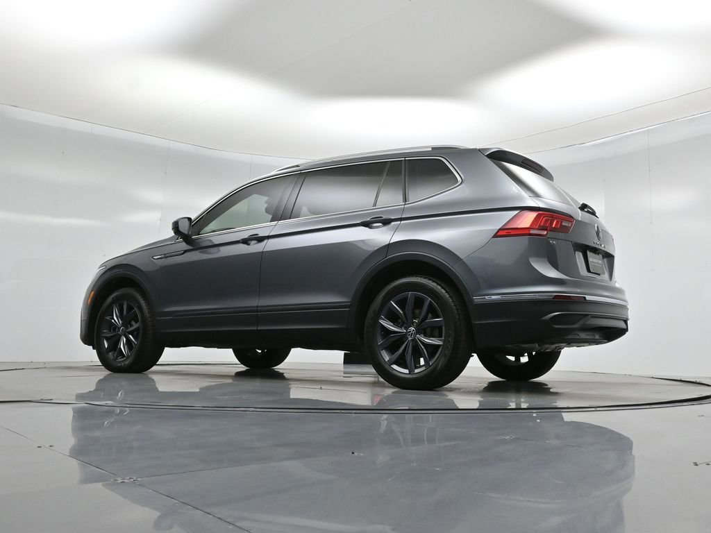 Used 2023 Volkswagen Tiguan SE w/ Panoramic Sunroof Package image 20