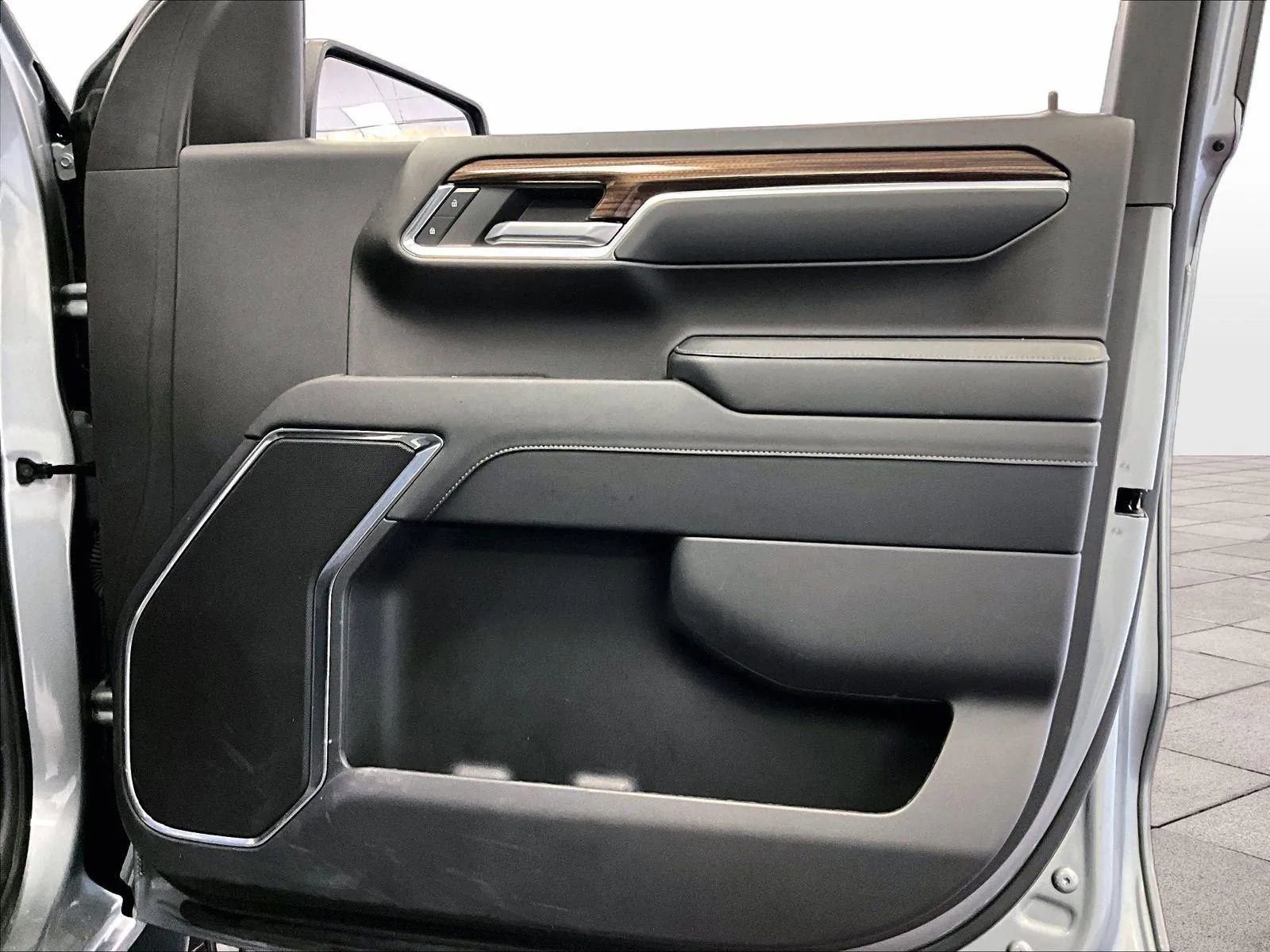 Used 2024 Chevrolet Silverado 1500 LT image 23