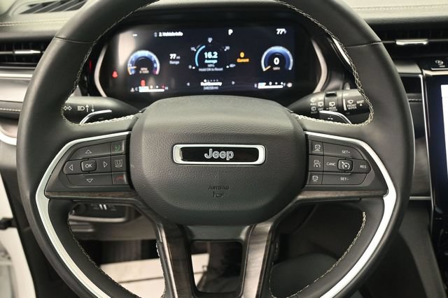 Used 2023 Jeep Grand Cherokee Limited w/ Black Appearance Package AWD/4WD image 10