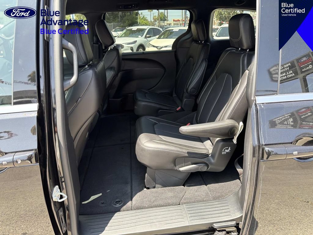 Used 2026 Chrysler Pacifica Select FWD image 10