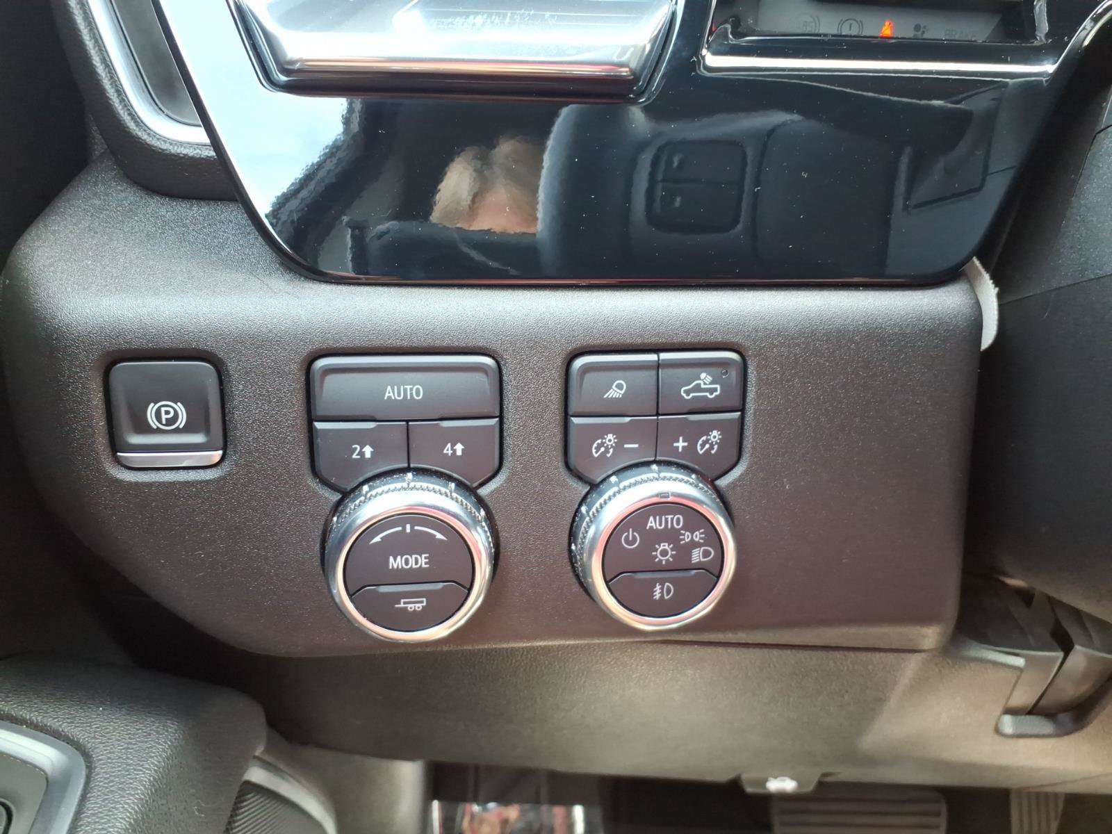 Used 2025 GMC Sierra 1500 SLT AWD/4WD image 17