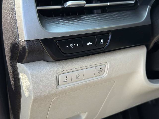 Used 2023 Kia Carnival LX FWD image 23