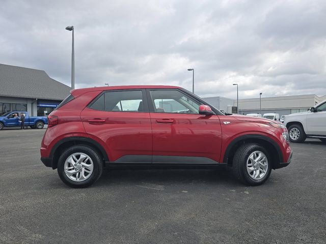 Used 2022 Hyundai Venue SE FWD image 6