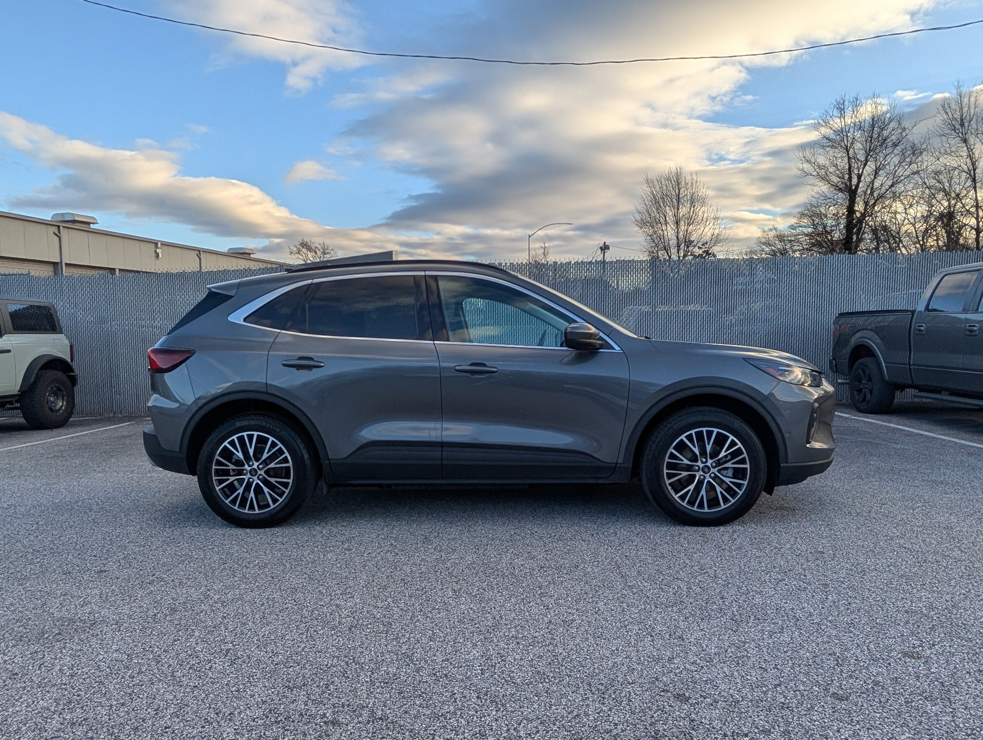 Certified 2023 Ford Escape SE w/ PHEV Premium Package image 2