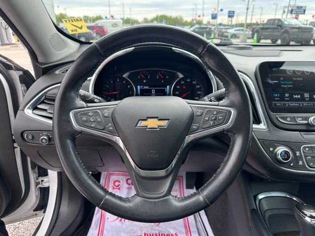 Used 2018 Chevrolet Malibu Premier w/ Premier Sun and Wheel Package FWD image 20
