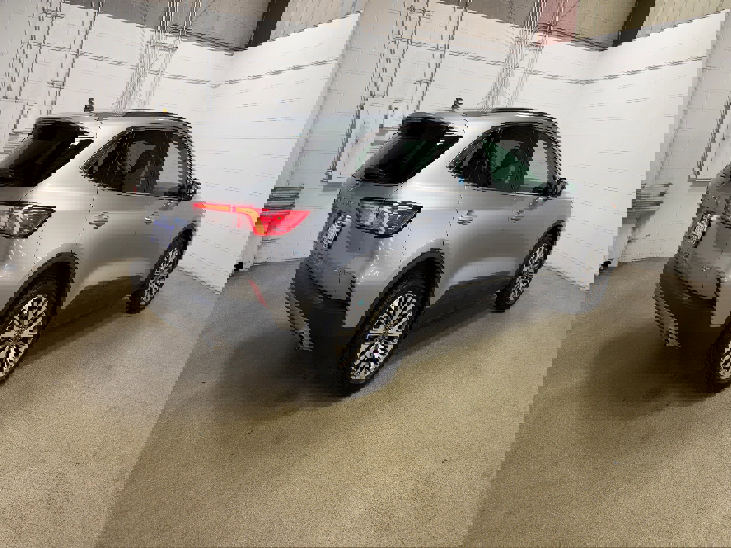 Certified 2022 Ford Escape Titanium image 3