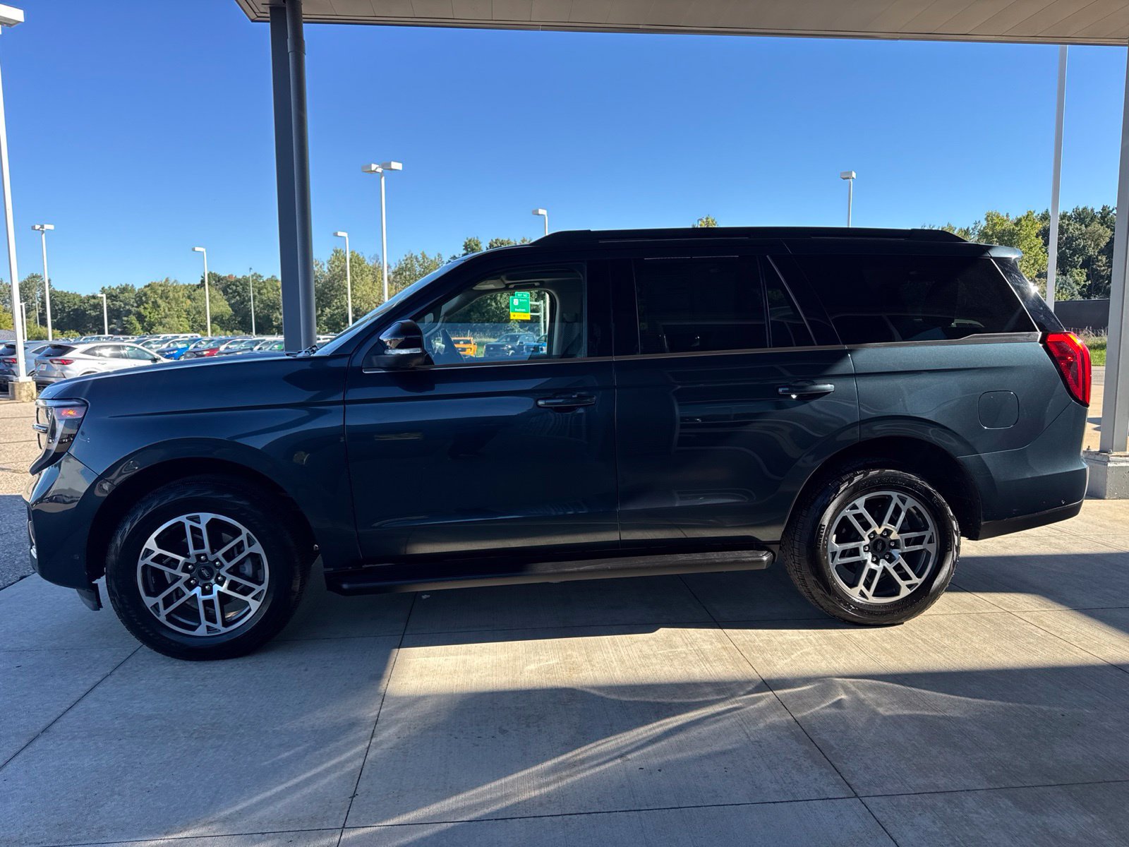 Certified 2025 Ford Expedition Active AWD/4WD image 4