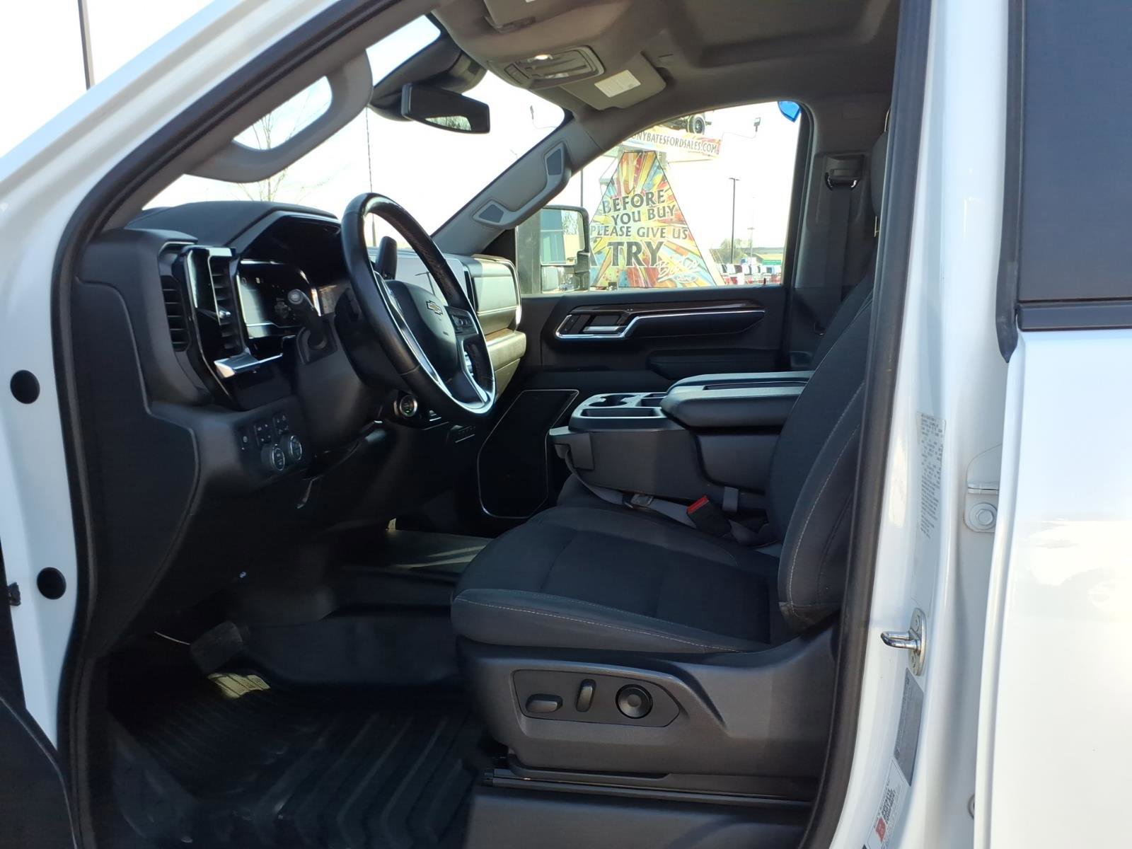 Used 2024 Chevrolet Silverado 3500 LT w/ Convenience Package image 12