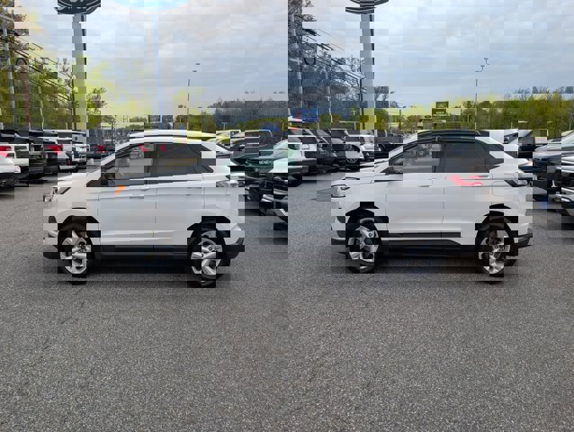 Certified 2020 Ford Edge SE FWD image 2