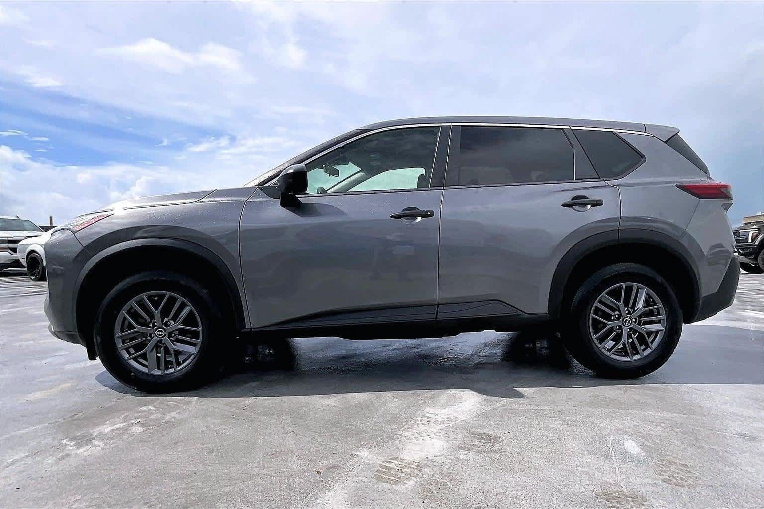 Used 2023 Nissan Rogue S FWD image 3