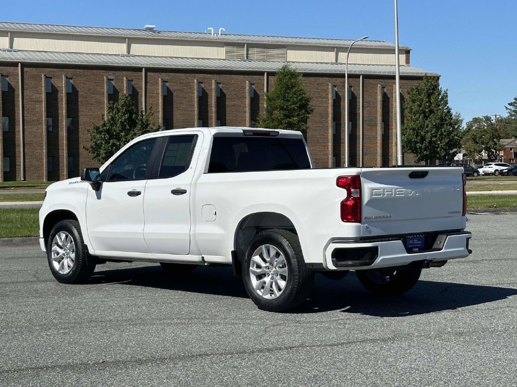 Used 2024 Chevrolet Silverado 1500 Custom AWD/4WD image 2