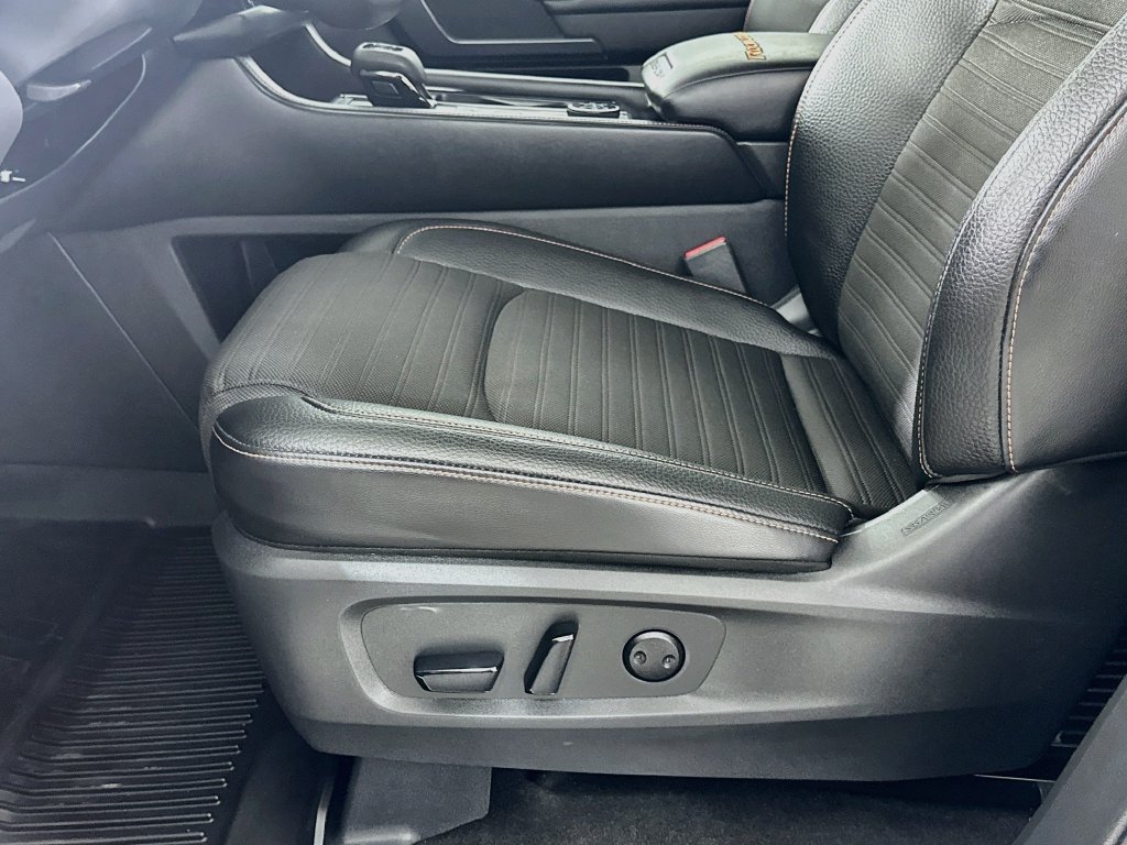Used 2025 Nissan Pathfinder Rock Creek AWD/4WD image 21