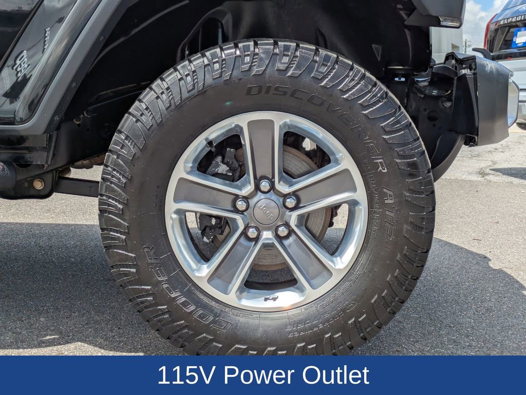 Used 2018 Jeep Wrangler Unlimited Sahara AWD/4WD image 12