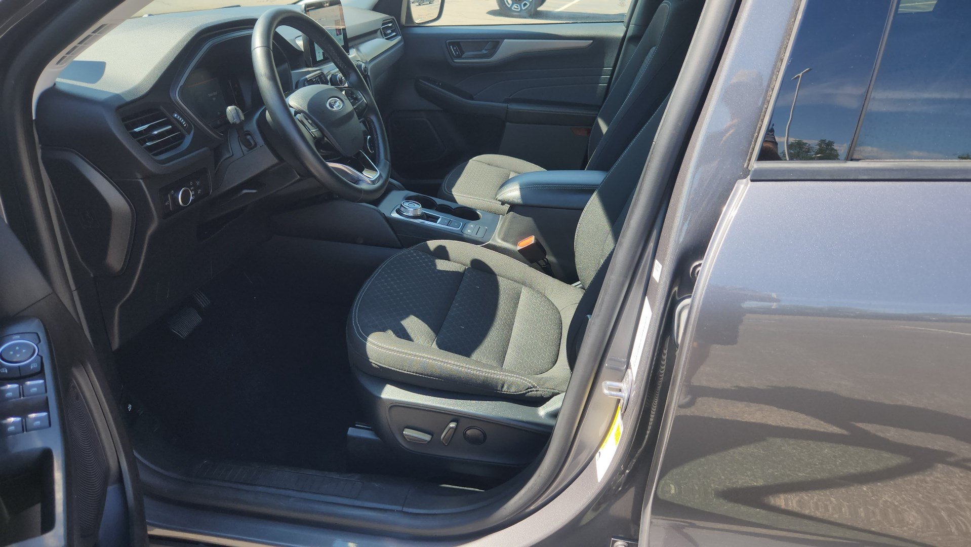 Certified 2024 Ford Escape Active AWD/4WD image 18