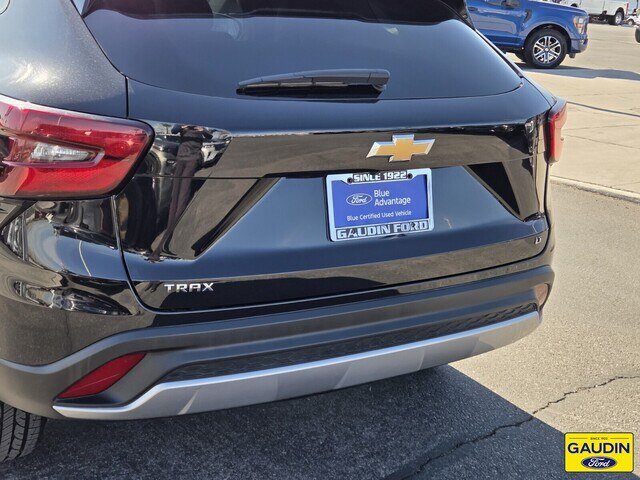 Used 2025 Chevrolet Trax LT FWD image 5