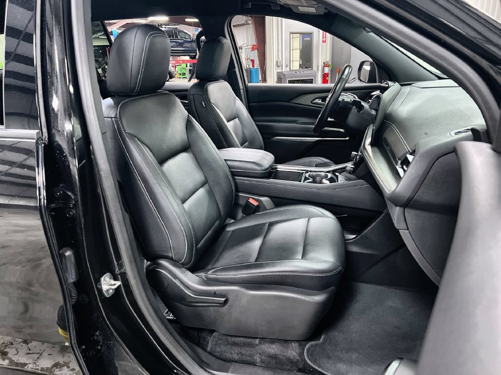 Used 2025 Chevrolet Traverse LT FWD image 26