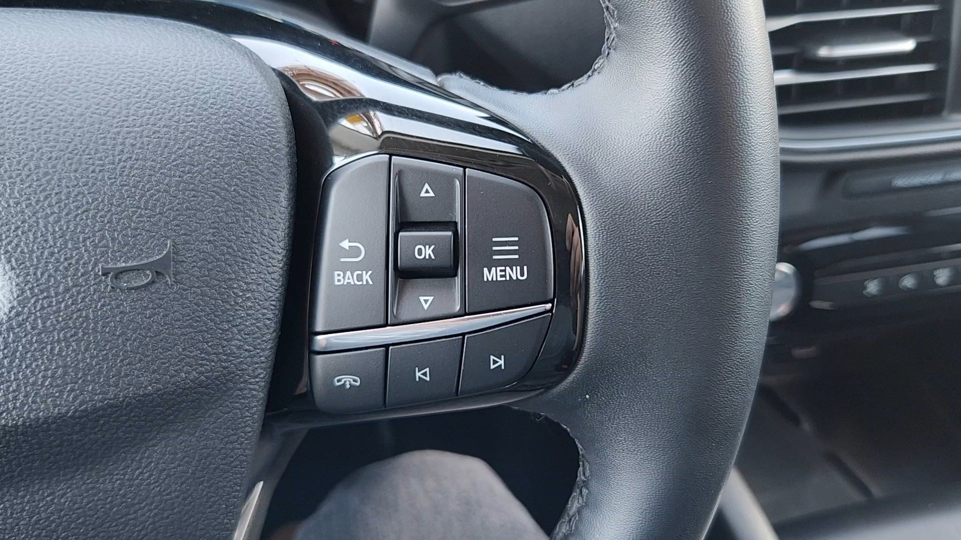 Certified 2025 Ford Escape Platinum AWD/4WD image 13