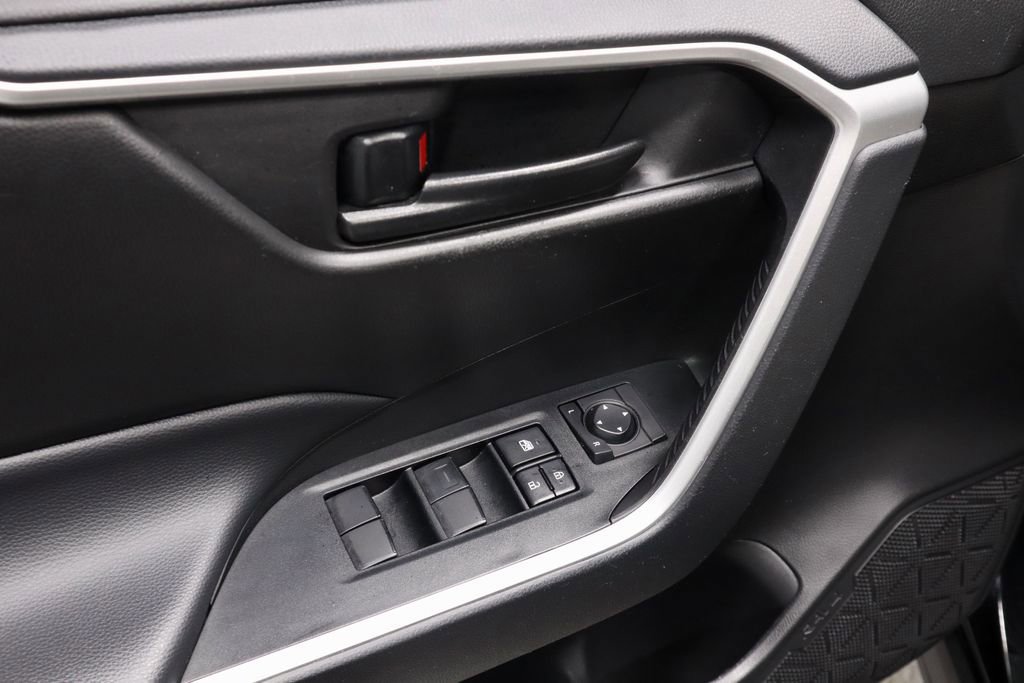 Used 2023 Toyota RAV4 LE AWD/4WD image 22