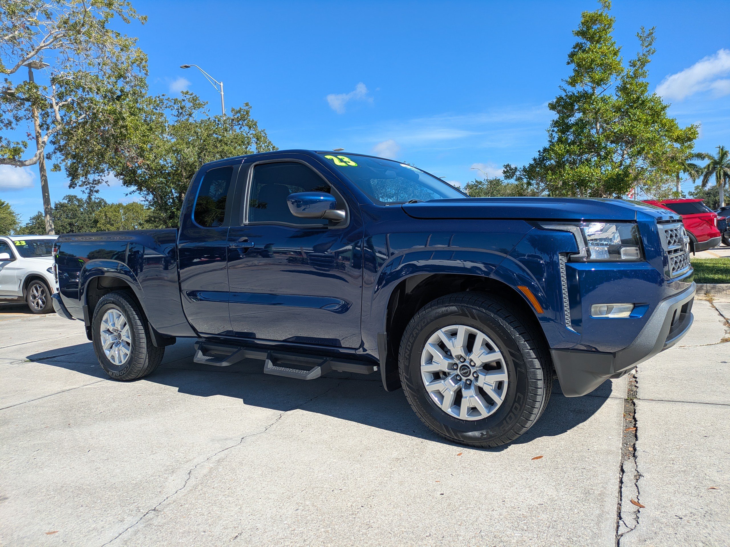 Used 2023 Nissan Frontier SV w/ SV Convenience Package RWD image 2