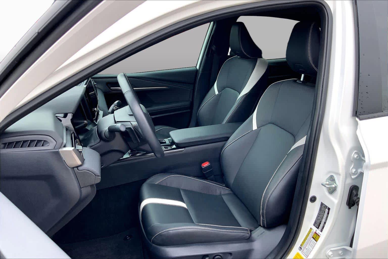 Used 2025 Toyota Camry SE w/ Convenience Package FWD image 8