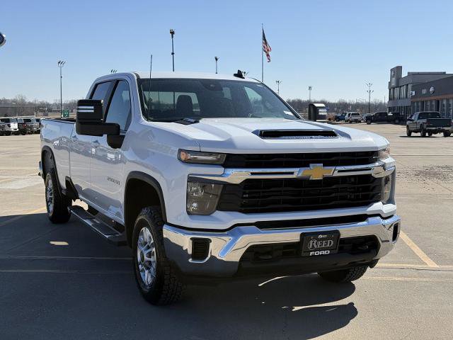 Used 2024 Chevrolet Silverado 2500 LT image 2