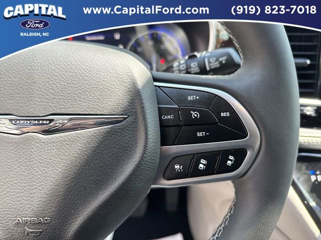 Used 2024 Chrysler Pacifica Limited FWD image 23