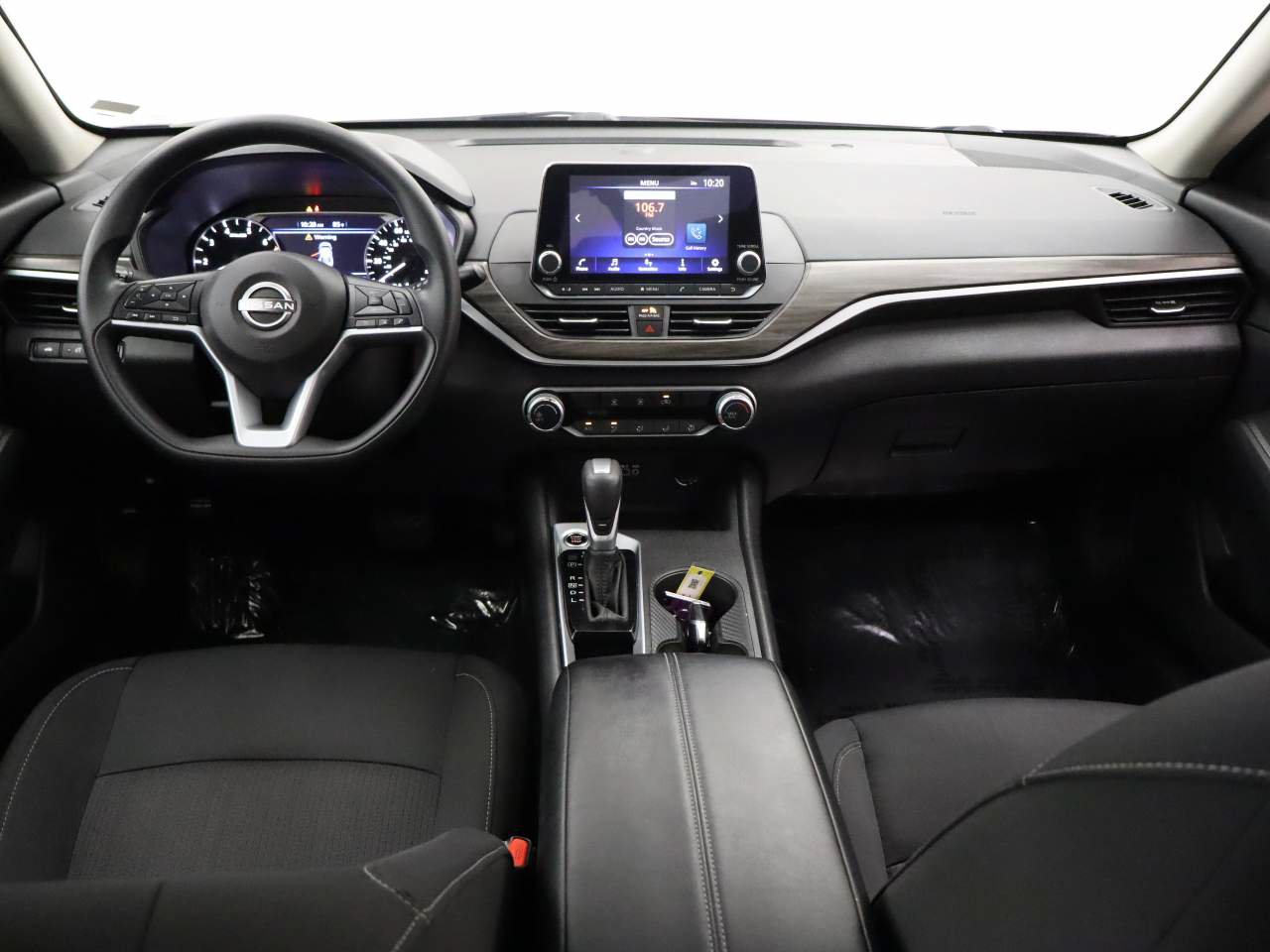 Used 2025 Nissan Altima 2.5 SV FWD image 15